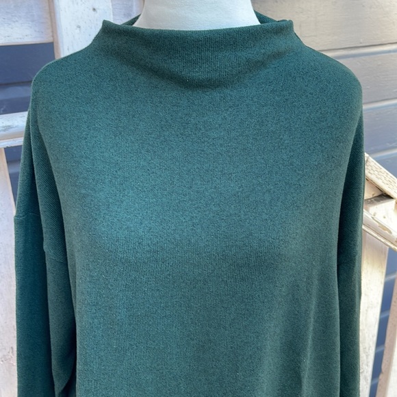 Uniqlo Mockneck Sweater - Picture 2 of 8
